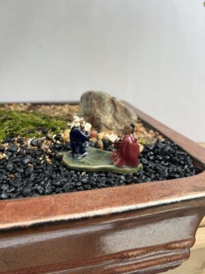 Figurine – Medium 2 Men on Leaf