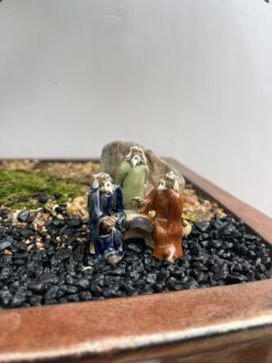 Figurine – Medium 3 Men Playing Game